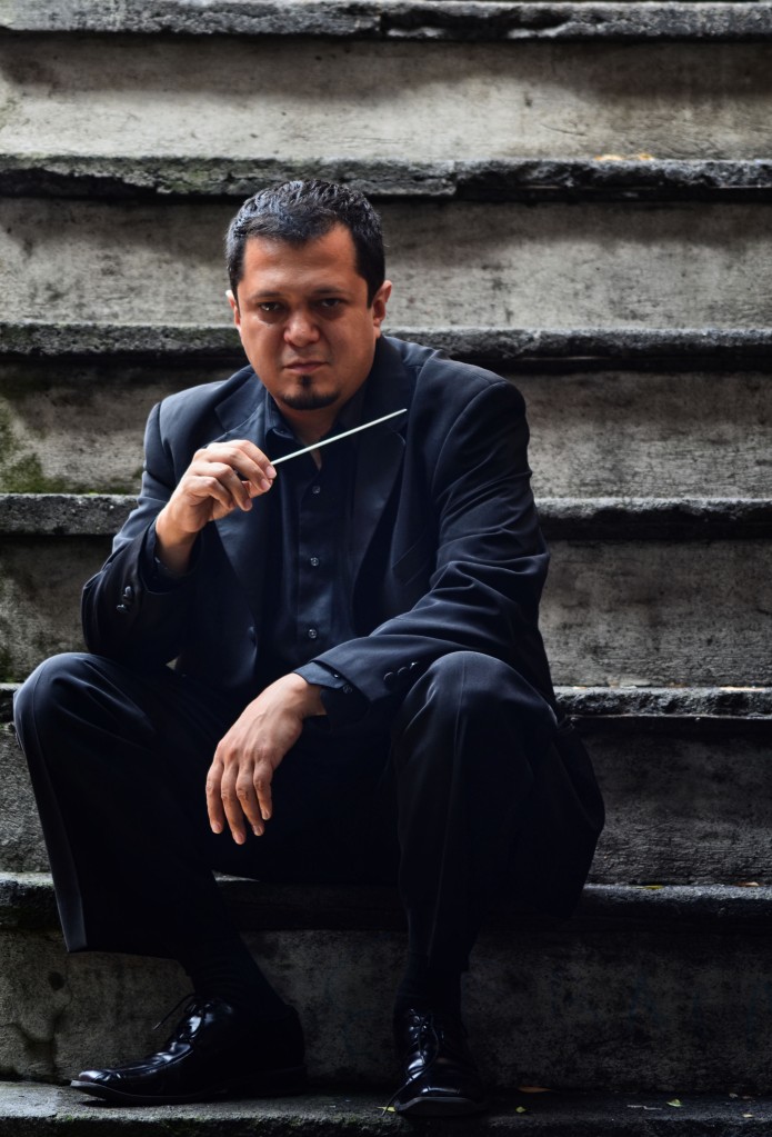 Conductor J. Arturo Gonzalez